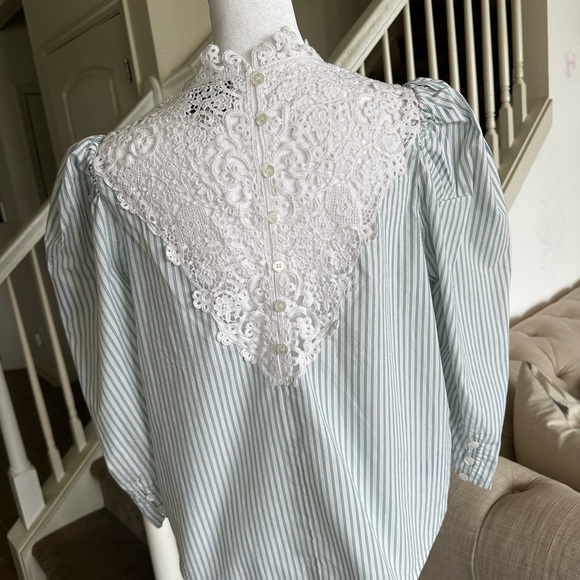 Sea New York Elegant White and Green Striped Lace Blouse - Picture 5 of 14